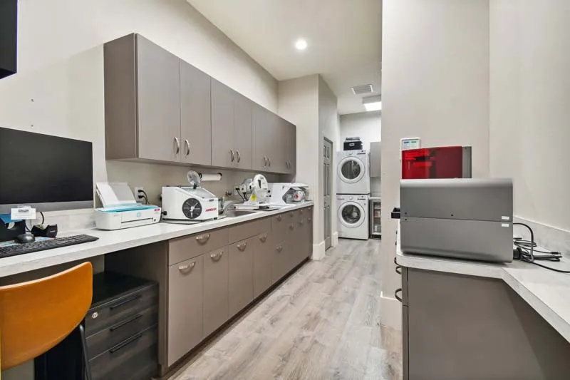 Dental implants lab in Trinity, FL